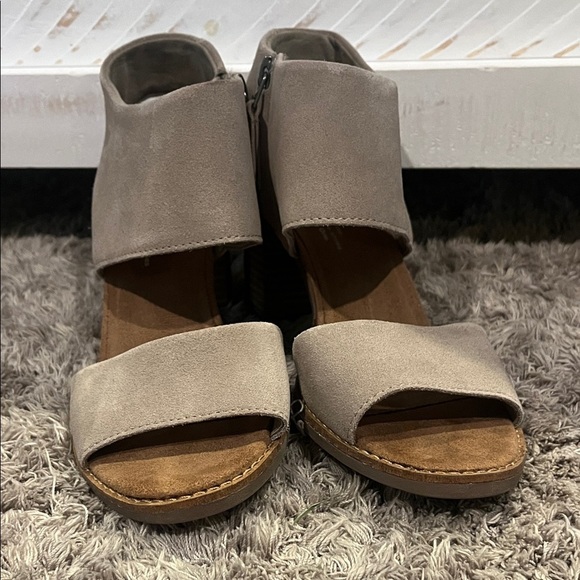 Toms Taupe Block Heel Sandals - Picture 3 of 7